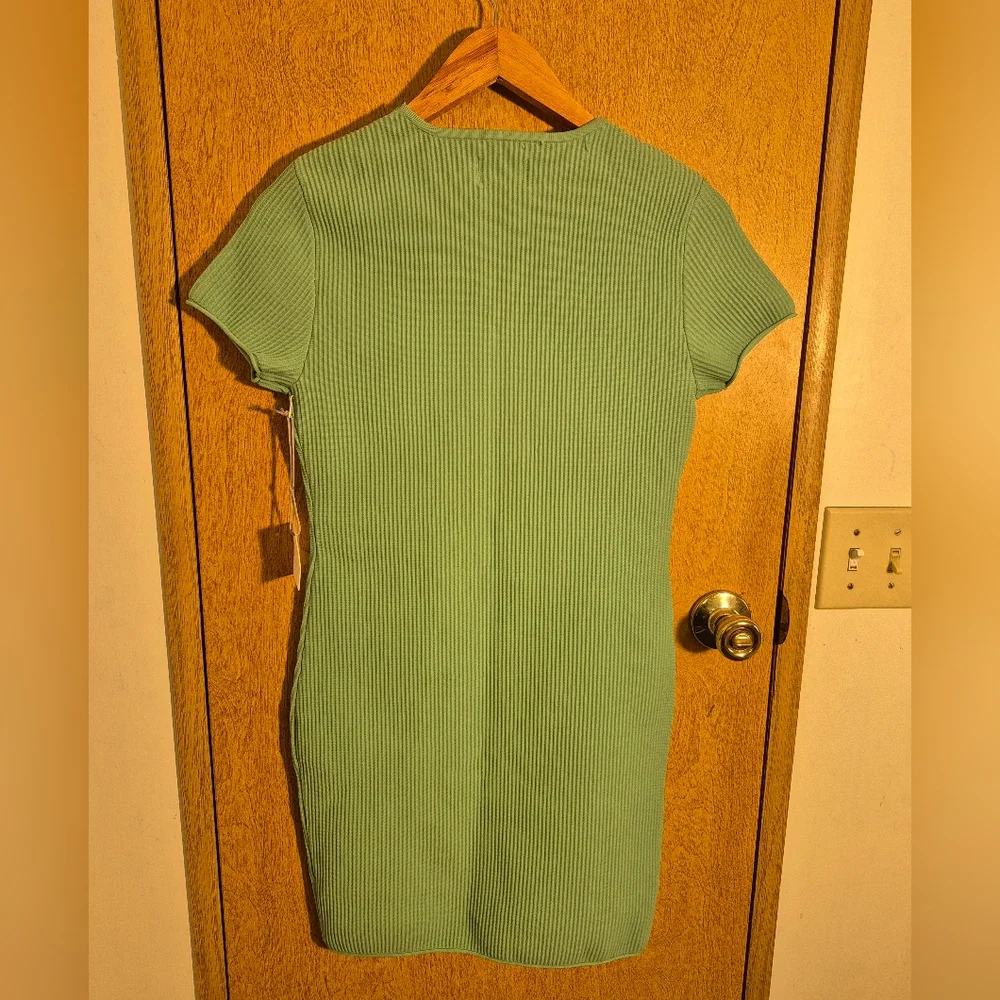 Green Ribbed Knit Dress - Picture 5 of 7